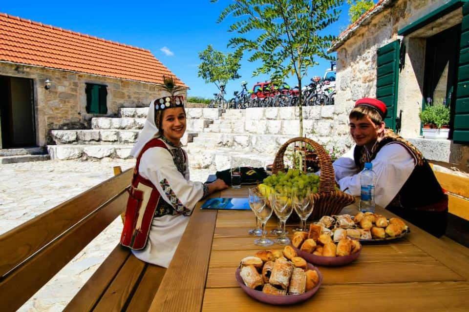 Kuca Za Odmor Varos Villa Vrlika Екстериор снимка
