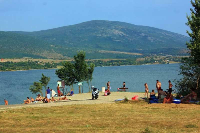Kuca Za Odmor Varos Villa Vrlika Екстериор снимка
