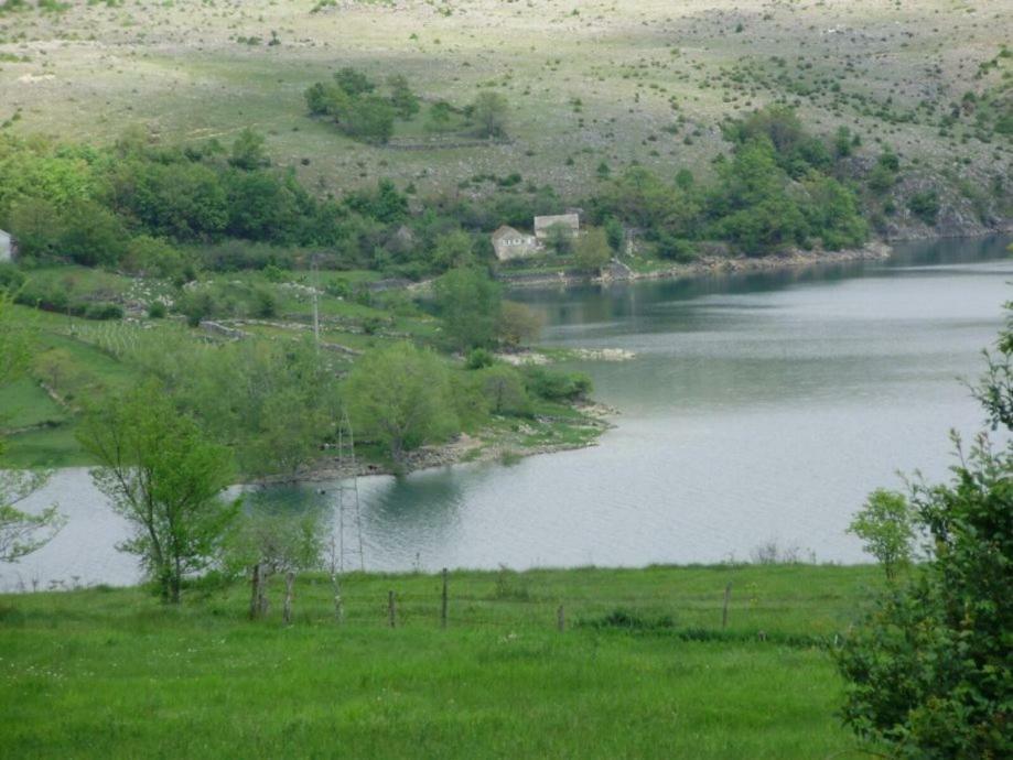 Kuca Za Odmor Varos Villa Vrlika Екстериор снимка