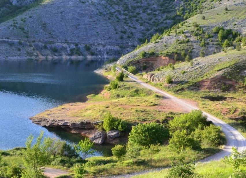 Kuca Za Odmor Varos Villa Vrlika Екстериор снимка